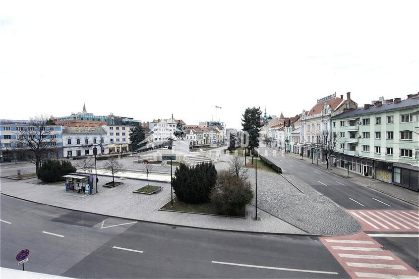 Apartament 2 camere ultracentral, Piața Mihai Viteazu,vedere spre statuie - 2