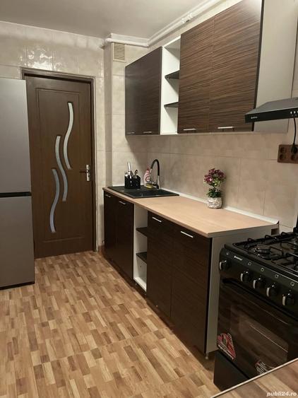 Apartament cu 3 camere decomandat în Micro 6
