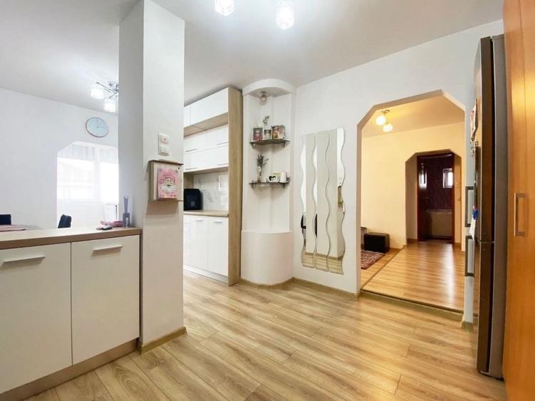 Apartament cu 3 camere de vanzare - Cartierul Rogerius, Str. Theodor Sperantia - 5