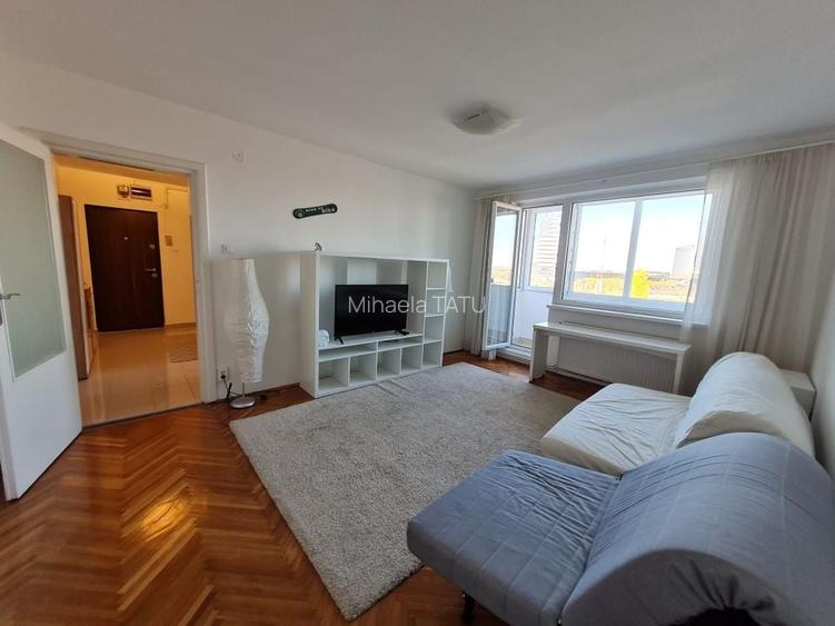 Apartament cu 3 camere semidecomandat, mobilat în Central