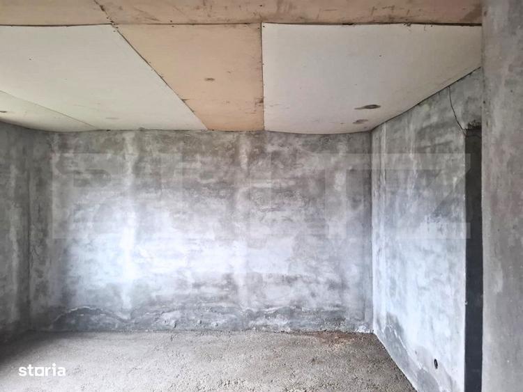 Casa (la rosu) + teren 2522 mp ideala pentru personalizare - Cost - 14