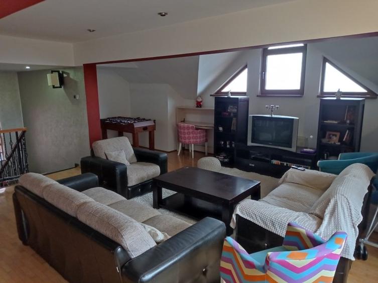 casa / vila Craiovei , RENOVATA /mobilata/utilata ,finisaje superioare - 11