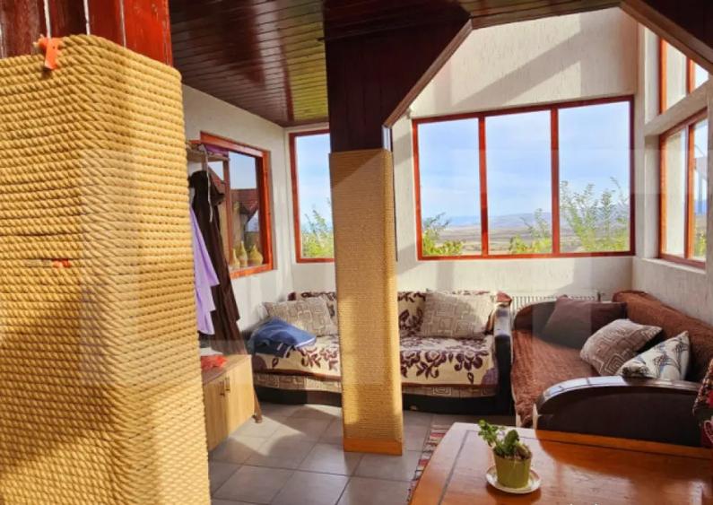 Casa de vanzare, sub padure, intr-un cadru natural deoseb - 9