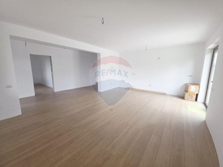 Casă cu livadă și teren generos – Girov - 4