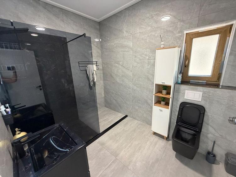 Casă individuală cu 5 camere cu Canalizare în Fundeni