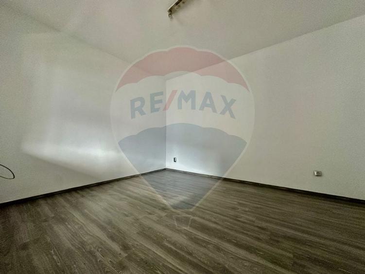 Casă / Vilă cu 7 camere de vânzare în zona Elisabetin - 2