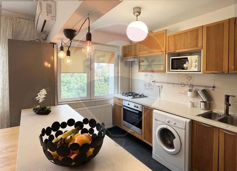 Vanzare apartament spatios,  3 camere - Metrou 1Mai - 8