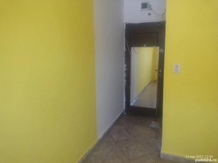 Vand Garsoniera cu baie proprie - 1