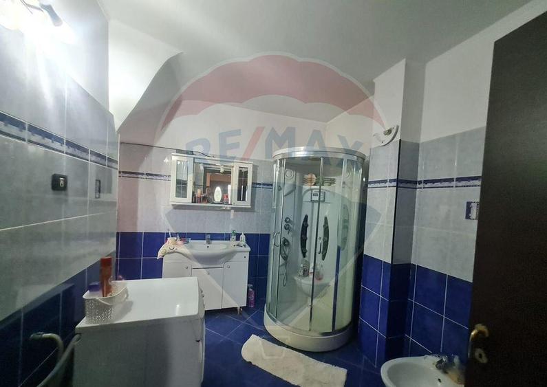 Casa / Vila cu 6 camere in Jorasti - 8