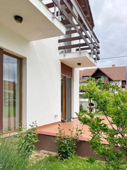 Casă individuală cu 5 camere cu Canalizare în Hărman