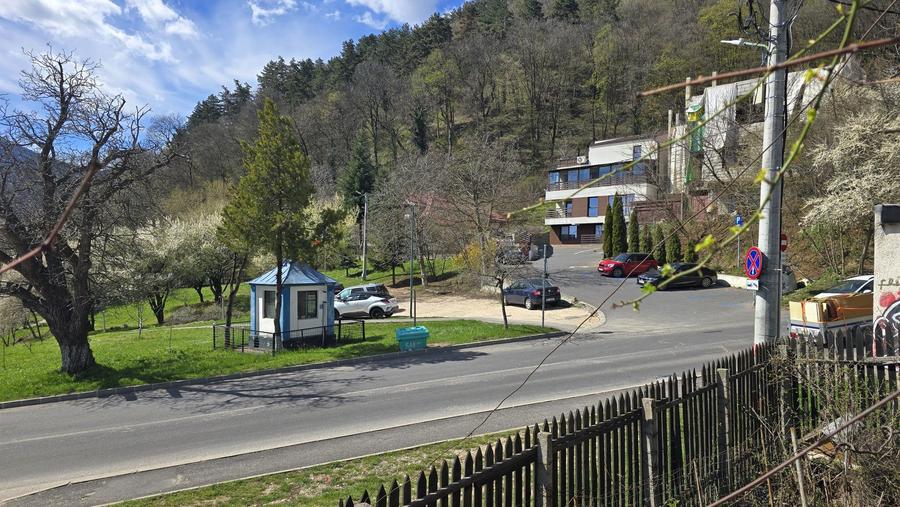 Vand casa singur in curte pozitie centrala / insorita - 3