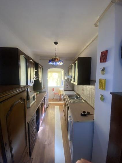 Vanzare apartament 3 camere Etaj 1 Tractorul Brasov