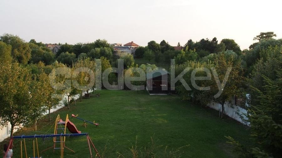 Vila moderna, garaj si vecinatati linistite - 1