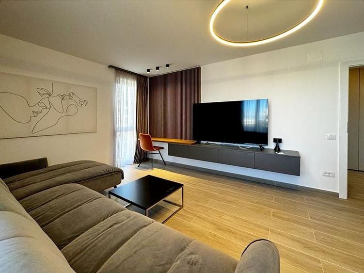 NOU, Prima Inchiriere - 1