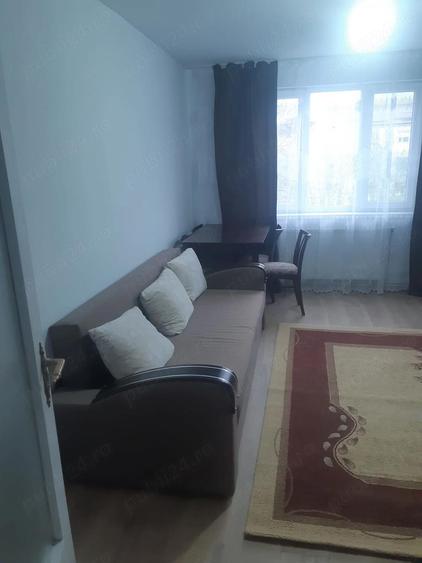 Zona Semiluna, 3 camere decomandat etaj2, mobilat si urilat, prima inchiriere - 1