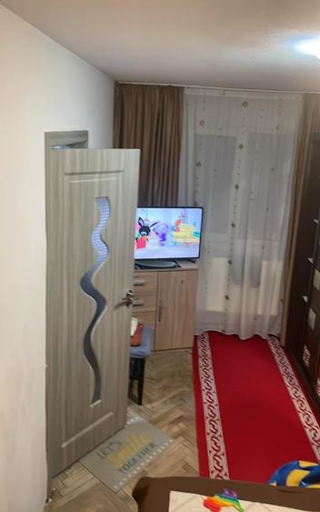 Pers fizica vand apartament 3 camere situat in Tatarasi, la etajul 2/4 - 1