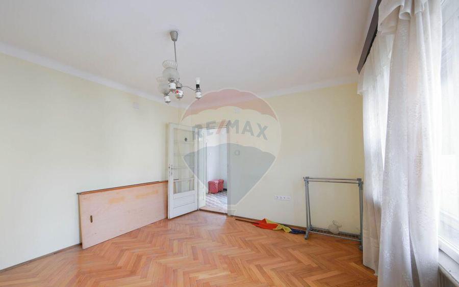 De vanzare Casa cu 3 camere ?i teren 562 mp str. Louis... - 9