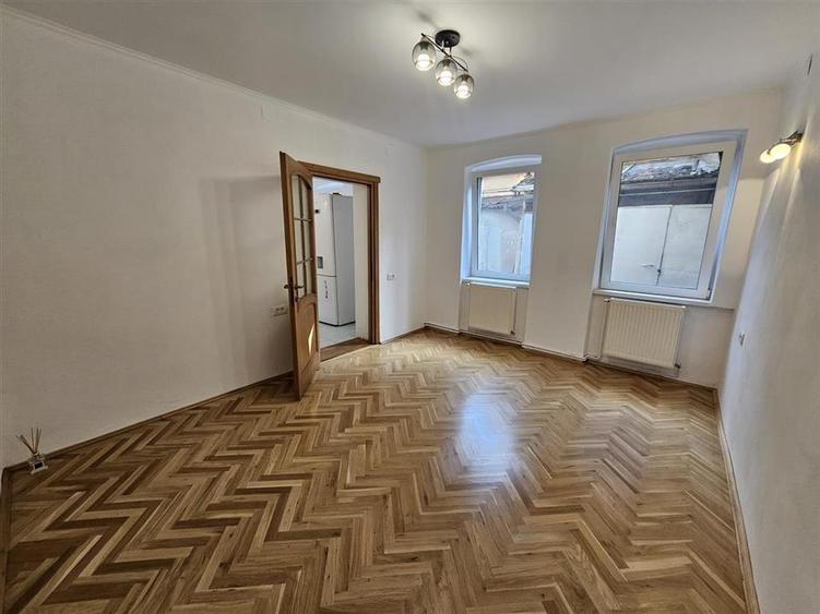 Apartament 2 camere in casa cu gradina CENTRU - 8