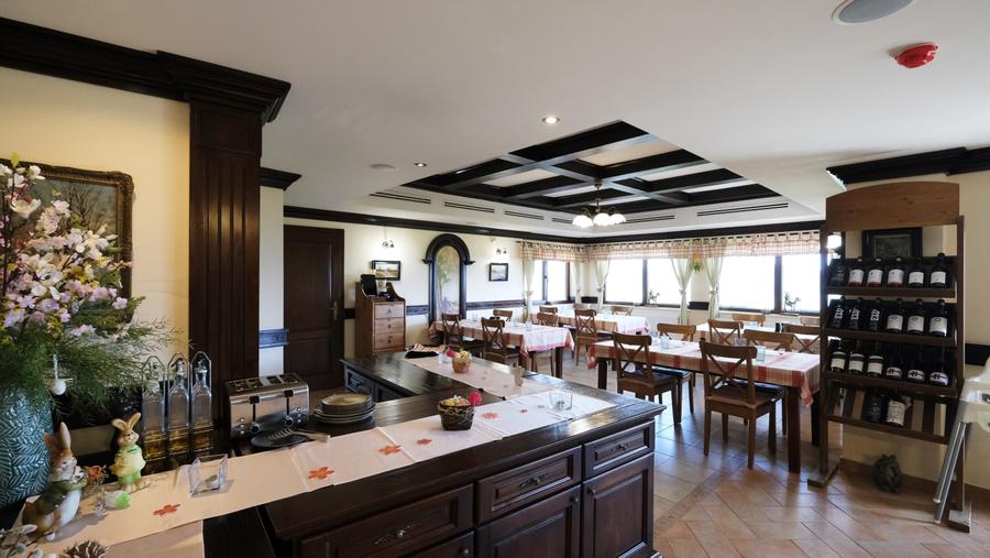 Vanzare hotel in zona superba de munte cu priveliste incredibila din camere - 22