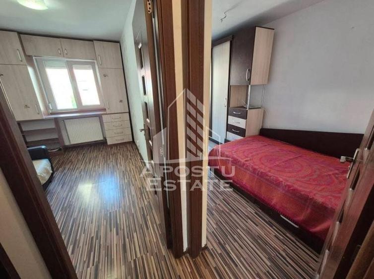 Apartament cu 3 camere de vanzare, centrala proprie, zona Dambovita - 4