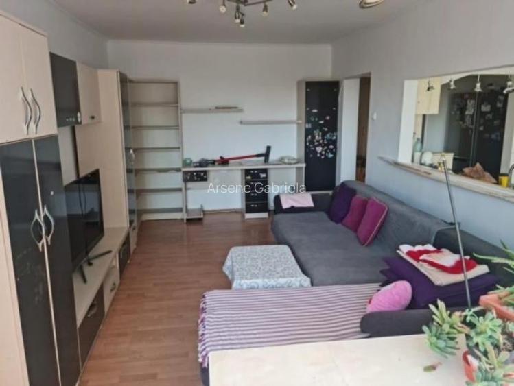 De vanzare apartament 3 camere/ Tei
