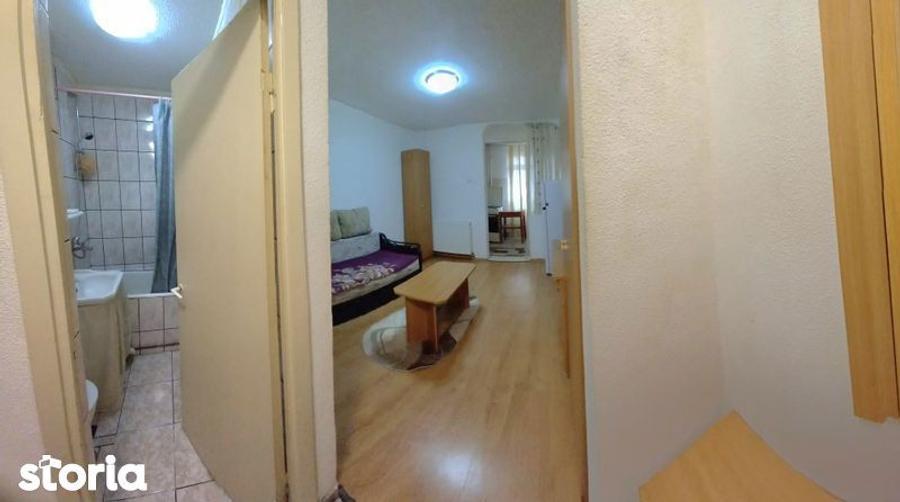 Inchiriez garsoniera Tractorul - 1