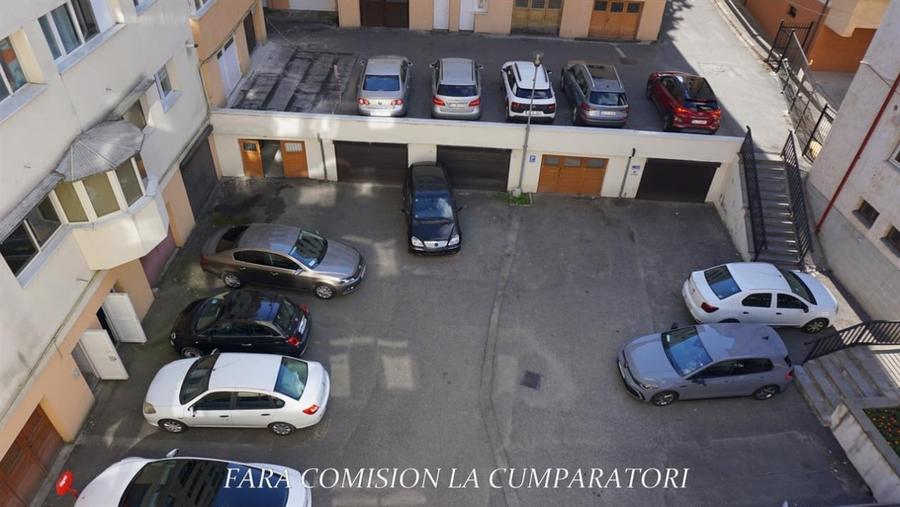 Apartament cu 4 camere decomandat în Central