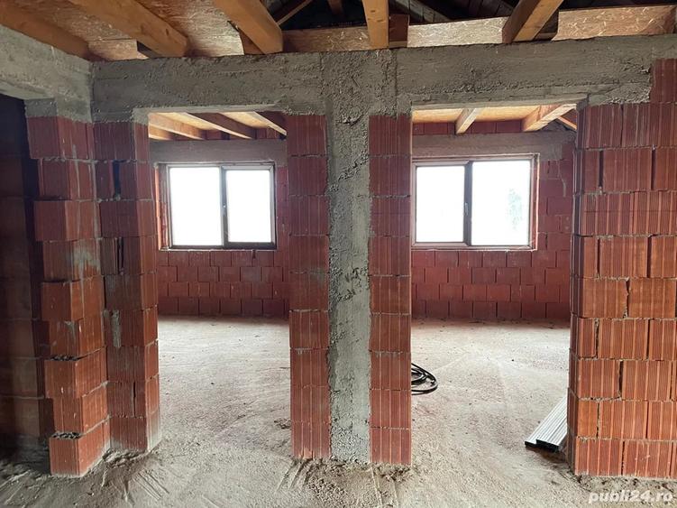 Vand Casa ?i Teren in Raturile Medie?ului - 9