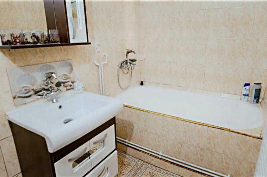 Inchiriez apartament micro 1 - 2