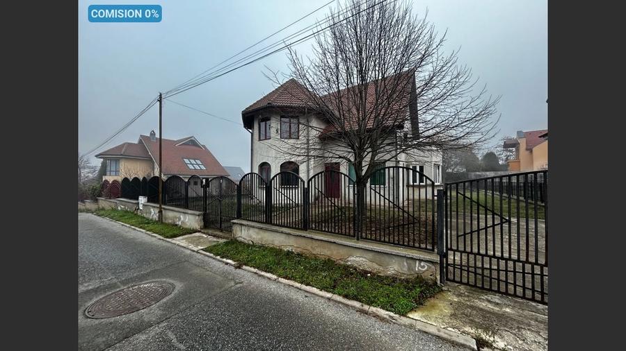 Vila eleganta de inchiriat, locatie excelenta - 1