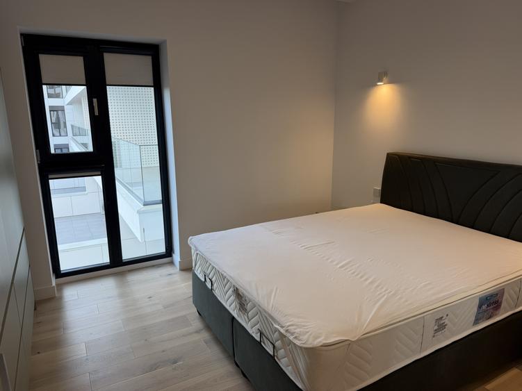 Apartament cu 3 camere semidecomandat în Străulești