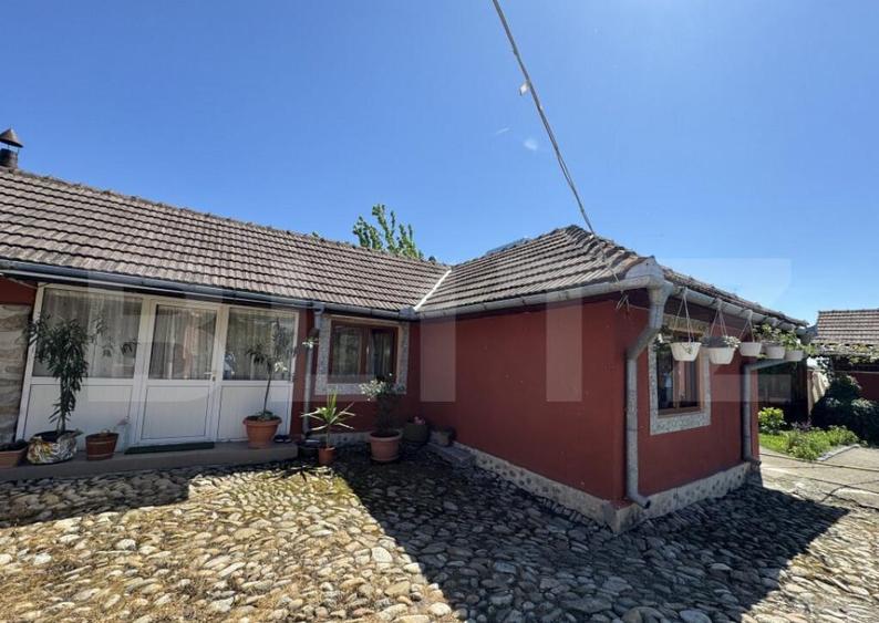 Casa plan parter cu 4 camere, 160 mp si 13000 mp teren, zona - 4