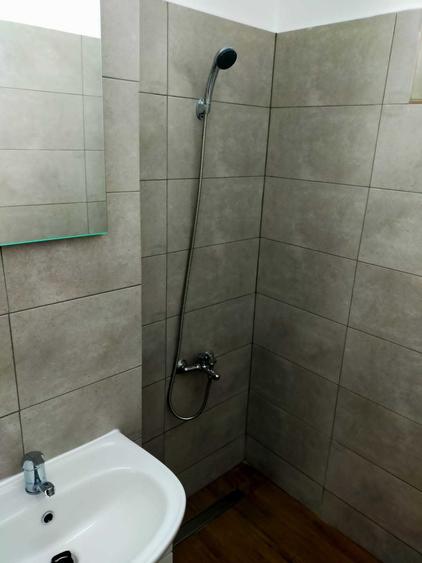 Vand sau schimb apartament 2 camere etaj 3 , str. constructorilor Turda - 4