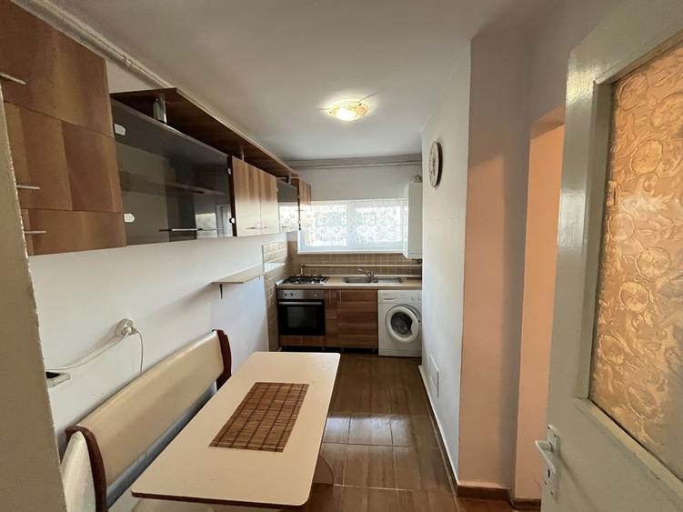 Vand apartament - 3 camere - decomandat - 5