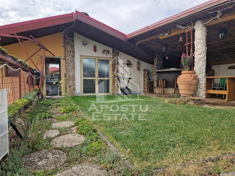 Casa familiala cu spatiu comercial si garaj P+1E+M 720 Mp - 53