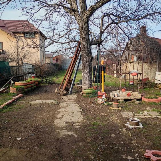 De vanzare Teren 1170mp + Casa + Spatiu comercial Malu Rosu - 2