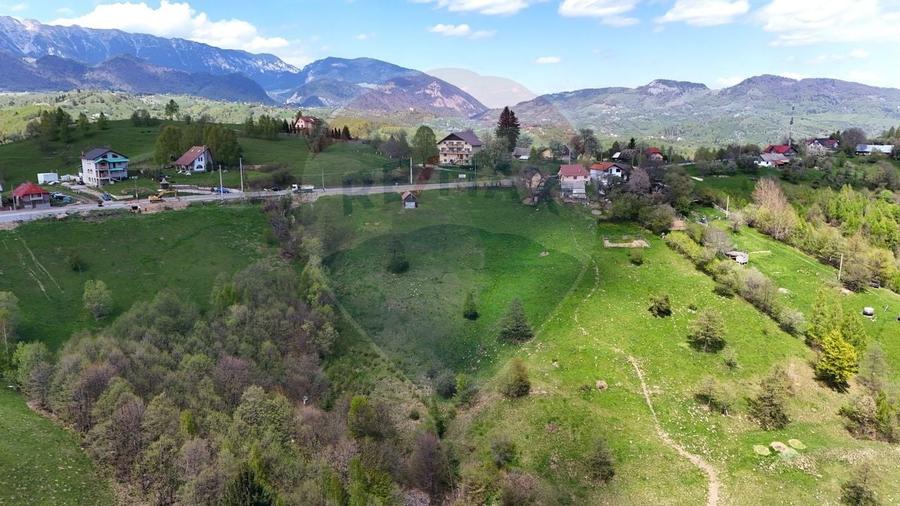 Peisaj spectaculos | Utilitati ITeren intravilan Moieciu I Comision 0% - 5