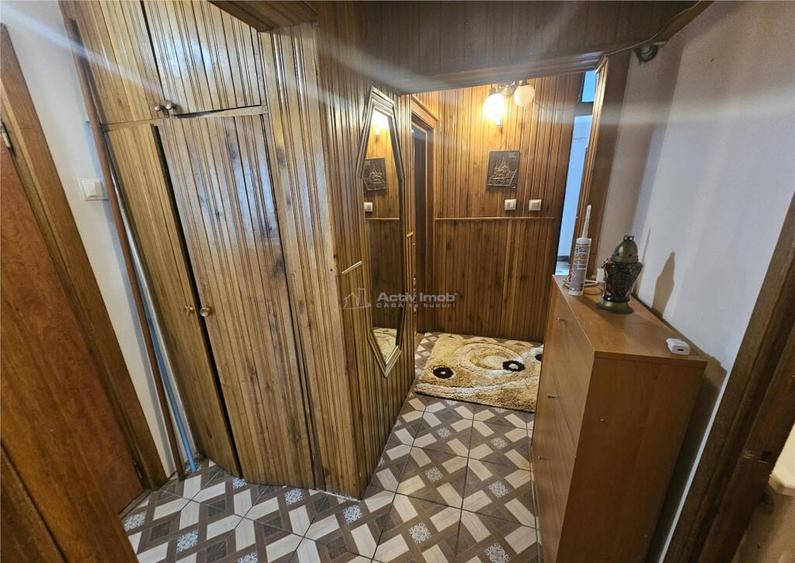 Resita, 3 Cam. Dec., Mobila Utilat, Parter Inalt, Micro 4 - 6