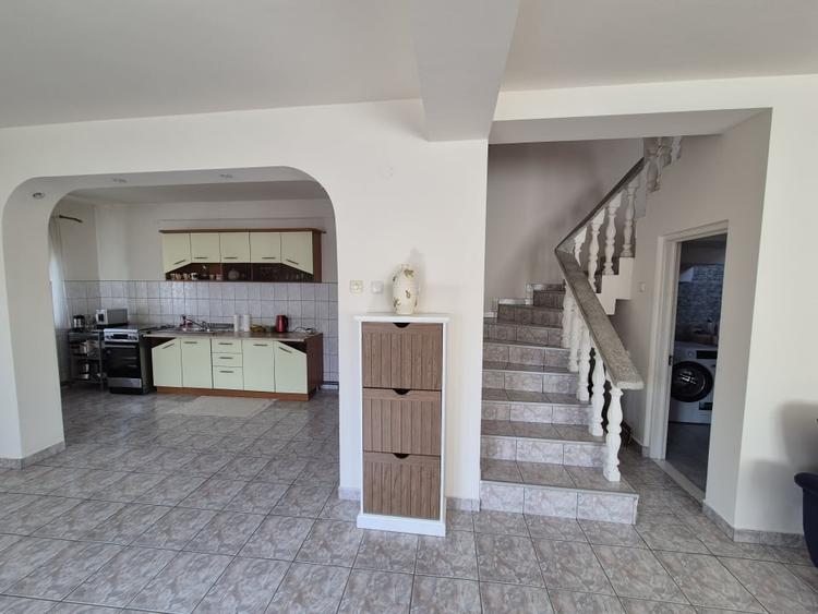 Casa cu 5 camere in Brezoi - zona centrala, dar linistita! - 8