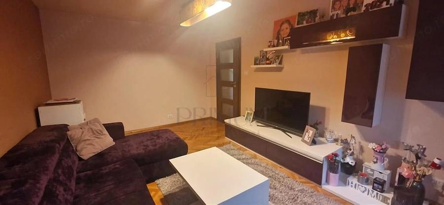 Apartament cu 4 camere decomandat în Aradului