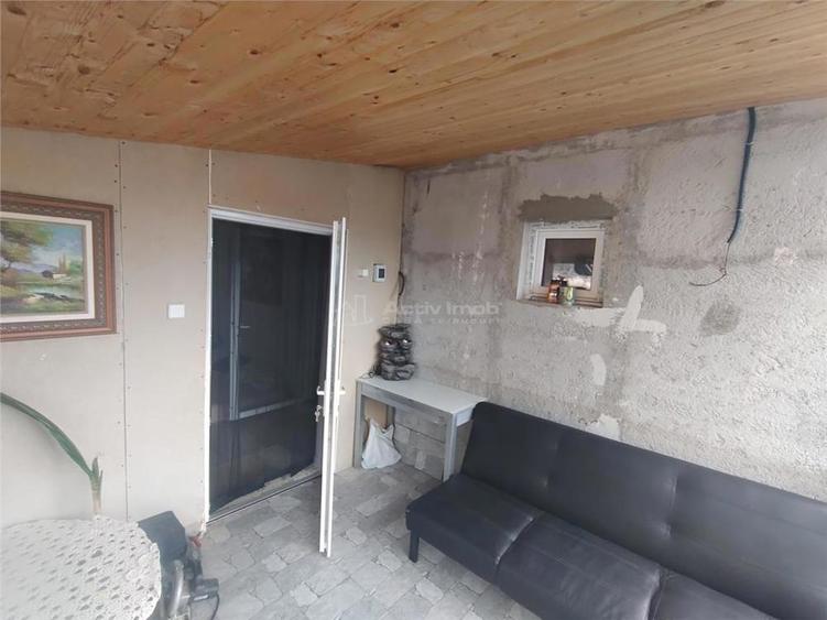 Petrosnita, Casa la Curte cu Garaj si Teren de 900 Mp - 6