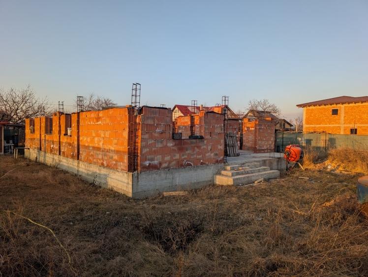 Teren 580m Șerbănești cu casa in construcție - 1