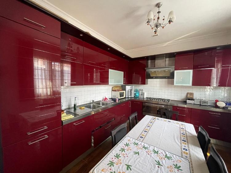 Casă de vânzare cu etaj  - 13