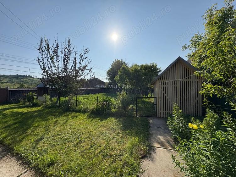 Casa de vanzare cu anexe pe un teren de 754 mp Casa de vanzare cu anexe pe un teren de 754 mp
