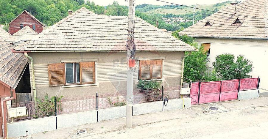 Casa pe un nivel in Medias, teren 533 mp, curte dreapta