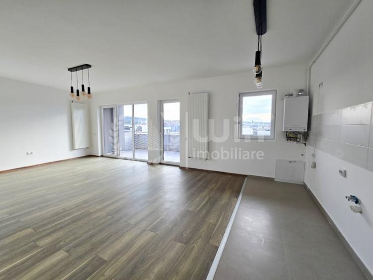 Penthouse cu 3 camere semidecomandat în Bună Ziua