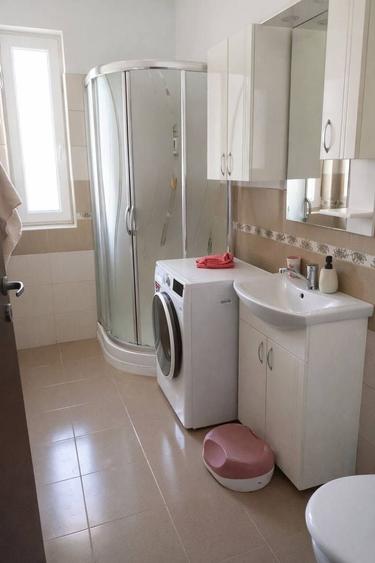 Apartament cu 3 camere decomandat, mobilat în Calea Urseni