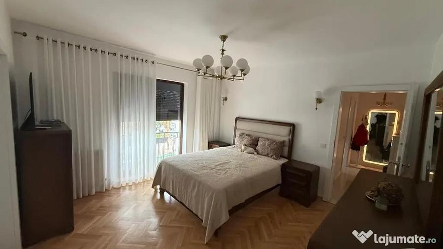 Apartament cu 3 camere semidecomandat în Ultracentral