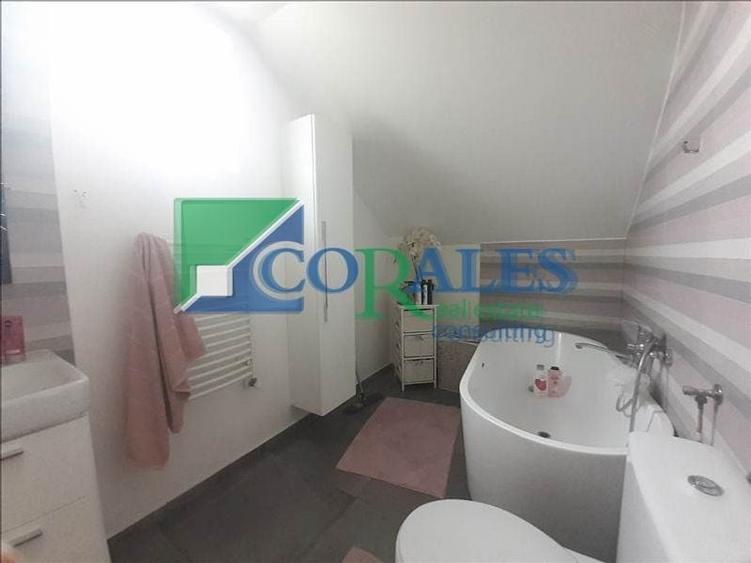 Casă individuală cu 4 camere cu Canalizare în Moșnița Nouă