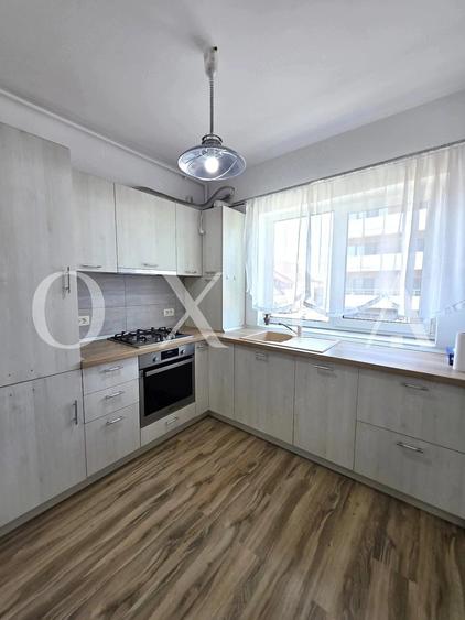 Apartament cu 3 camere decomandat în Buziașului